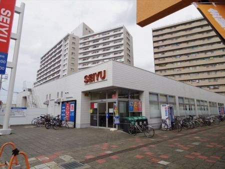 周辺環境 西友所沢ニュータウン店 徒歩5分。品揃え豊富な西友でございます。近隣の方々でいつも賑わっております。 390m