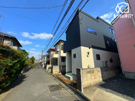現地外観写真 ～Appearance～現地は閑静な住宅街、晴れた日は太陽の光を浴びて気持ちもリフレッシュ！新生活を始めるのにぴったり。いつでもご見学いただけます！