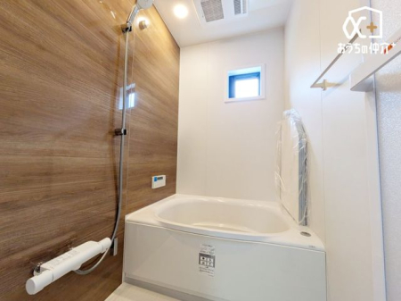 浴室 ～Bath～一日の疲れを洗い流すバスルーム。シャワー派の人もせっかくのゆったりバスタブの心地よさを味わってみては？きっと毎日、帰ってきてからの時間が一層楽しみになるはずです。