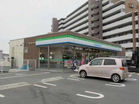 周辺環境 ファミリーマート　富士見水谷東店 徒歩6分。24時間営業 430m