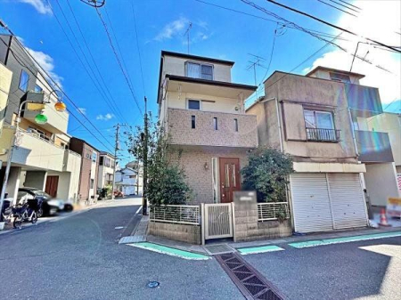 現地外観写真 周りはのどかで緑豊かな閑静な住宅地です。