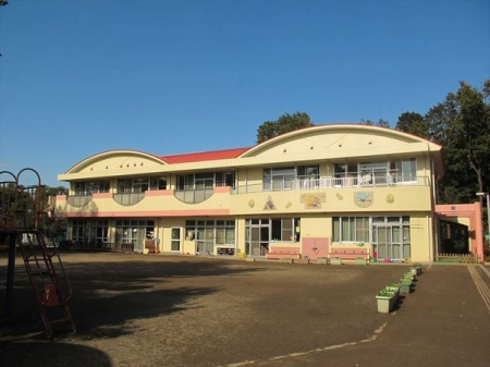 周辺環境 松井保育園 徒歩8分。敷地が広くお子様が伸び伸び過ごせる保育園でございます。 580m