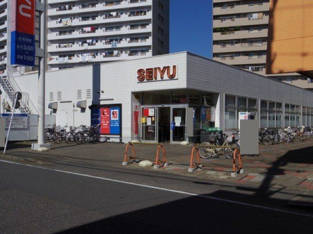 周辺環境 西友　所沢ニュータウン店 徒歩32分。瀬奈ぞろえが豊富なスーパーマーケットです。 2530m