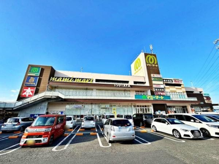 周辺環境 マミーマート所沢山口店 徒歩8分。品揃え豊富なスーパーマーケットでございます。近隣の方々でいつも賑わっております。駐車場も広いです。 600m