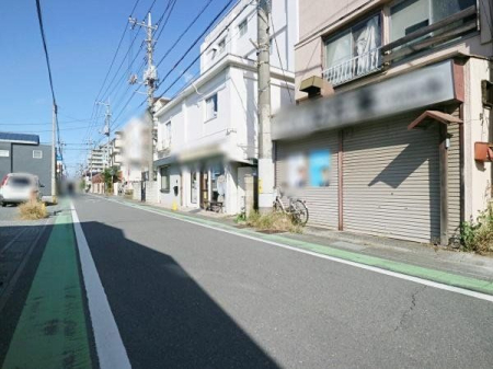 現地土地写真 車通りの少ない落ち着いた住環境