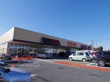 周辺環境 ヤオコー所沢椿峰店 徒歩10分。品揃え豊富なスーパーマーケットでございます。近隣の方々でいつも賑わっております。駐車場も広いです。 770m