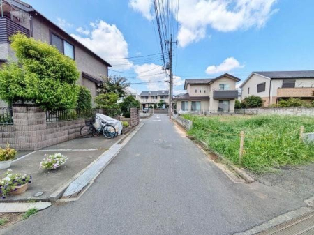 現地土地写真 車通りの少ない閑静な住宅街