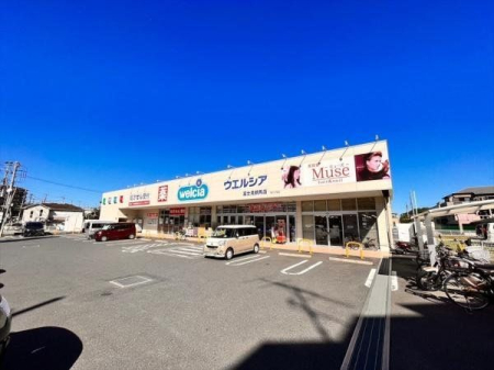 周辺環境 ウェルシア　富士見鶴馬店 徒歩5分。24時間営業のドラッグストアです。 340m