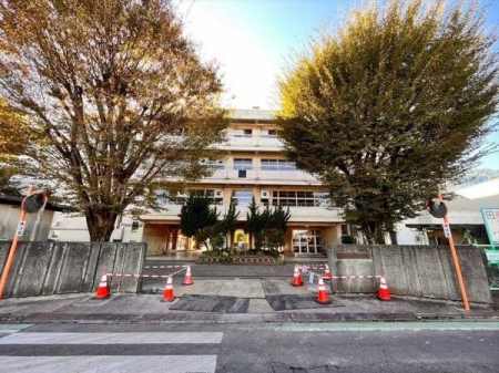 周辺環境 みずほ台小学校 徒歩5分。鶴馬2-3、関沢1、水谷2、東みずほ台2-4、その他大字鶴馬や水子の一部区域 360m