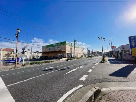 周辺環境 ドラッグエース富士見諏訪店 徒歩7分。営業時間9：00～22：00 550m