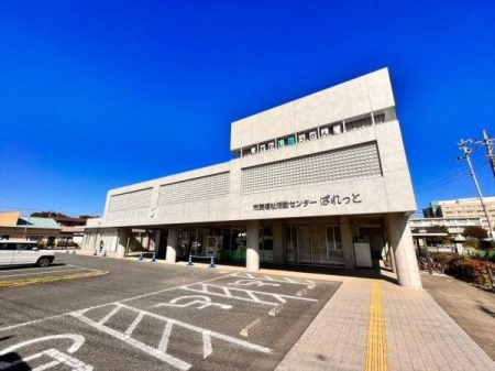 周辺環境 富士見市市民福祉活動センターぱれっと 徒歩4分。営業時間：10：00～18：00 270m