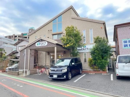 周辺環境 けやき台どんぐりクリニック 徒歩4分。内科/小児科/アレルギー科/神経内科(頭痛外来・物忘れ等)/禁煙外来/各種予防接種 休診日：木曜、土曜午後、日曜、祝日 310m