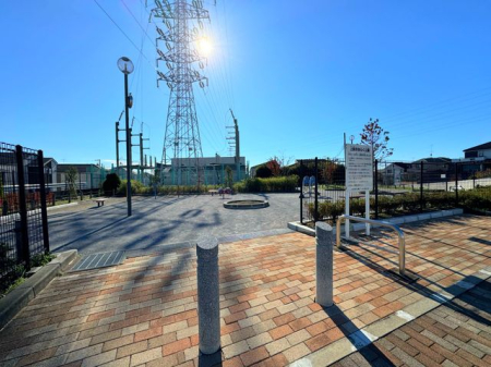 周辺環境 新井あらく公園 徒歩18分。住宅街の中にある公園。落ち着いた雰囲気で公園を独り占めできます。 1420m