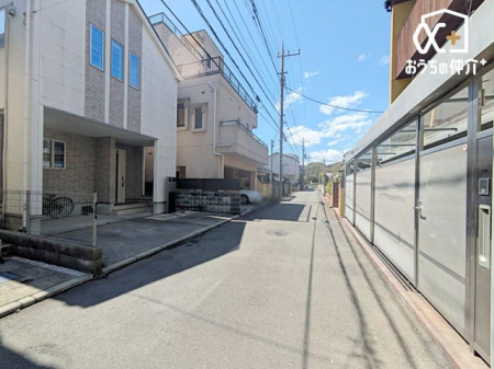 現地外観写真 北側幅員4.0ｍの私道。車通りが少なく、静かで落ち着いた環境が魅力です。穏やかな暮らしを求める方におすすめしたい立地です。