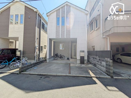 現地外観写真 周囲の騒音が少なく、家族や個人の時間を大切にできる閑静な住宅地。