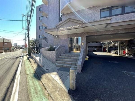 エントランス お手入れの行き届いたエントランスです