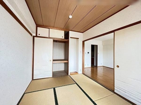 その他内観 リビングと続き間で使える便利な和室