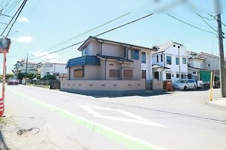 現地外観写真 日当たり良好・通風良好・開放的な角地
