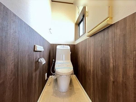トイレ 2階の温水洗浄便座付トイレ