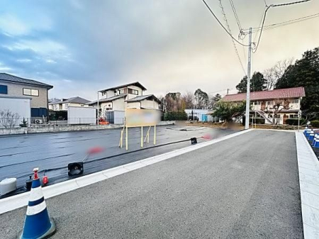 現地土地写真 一戸建てなどが程よく密集しているエリア