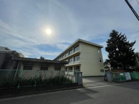 周辺環境 所沢市立若松小学校 徒歩7分。敷地も広くお子様も伸び伸びお過ごしできる小学校でございます。近隣の方々の評判も良いです！ 510m