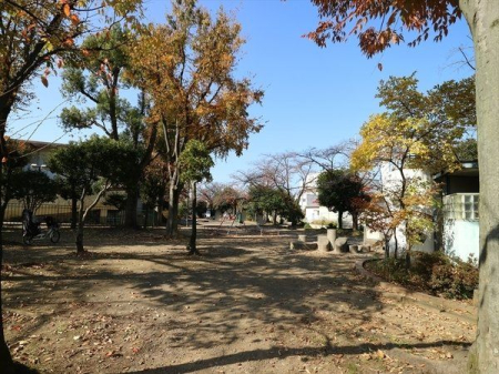 周辺環境 秋津第2児童遊園 徒歩36分。トイレ・ベンチ・遊具（ブランコ・すべり台・ジャングルジム・スペースキューブ・砂場）水飲場・防火貯水槽 2860m