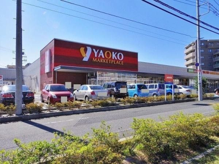 周辺環境 ヤオコー所沢美原店 徒歩11分。品揃え豊富なスーパーマーケットでございます。近隣の方々でいつも賑わっております。駐車場も広いです。 870m