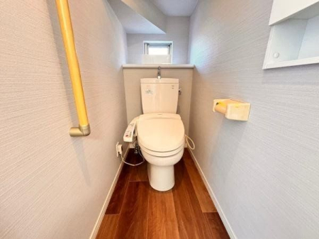 トイレ シンプルな内装のスッキリとしたトイレです