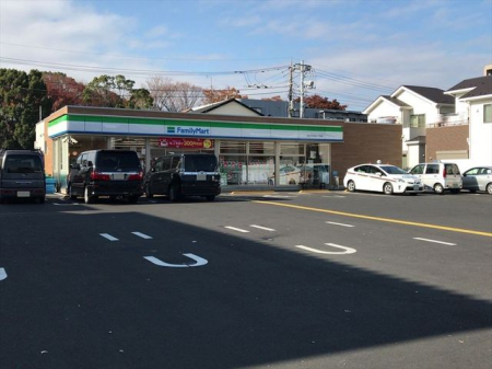 周辺環境 ファミリーマート　けやき台1丁目店 徒歩7分。 520m