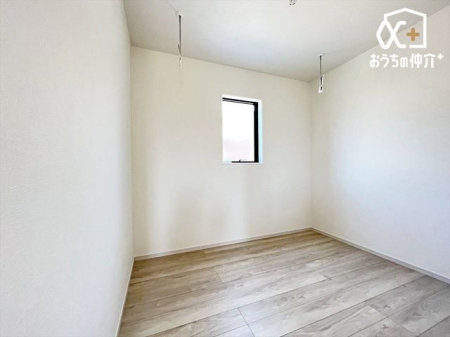 その他内観 雨の日も安心な室内干し（ホスクリーン）付きの洋室