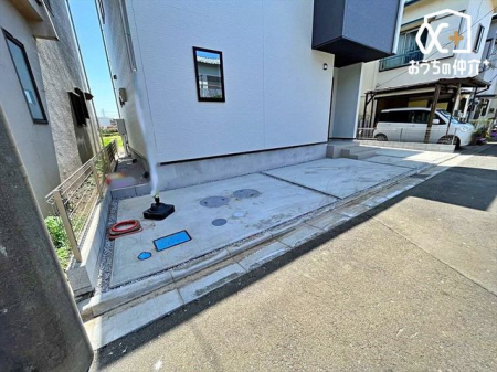  駐車スペースは2台分あります。