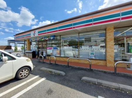 周辺環境 セブンイレブン 川越下赤坂店 徒歩14分。駐車場が広いコンビニエンスストア 1120m