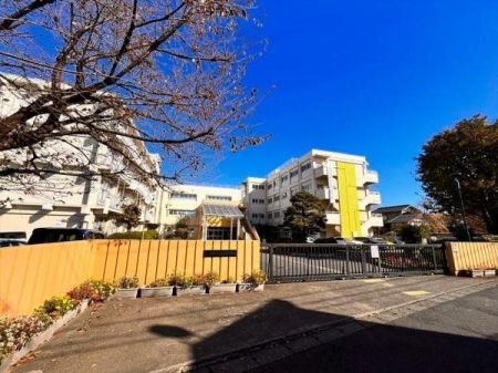 周辺環境 ふじみ野市立大井西中学校 徒歩5分。大井武蔵野、亀久保一部、桜ケ丘3、鶴ヶ丘5の一部、西鶴ヶ岡一部、緑ヶ丘一部 350m