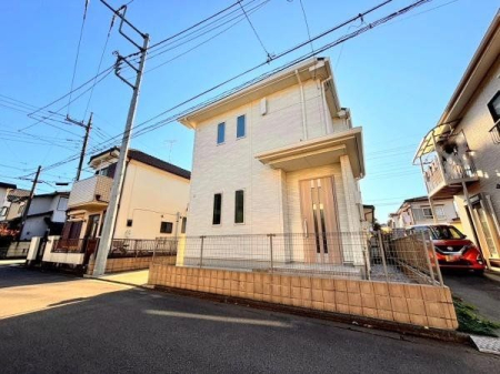 現地外観写真 車通りの少ない落ち着いた住環境