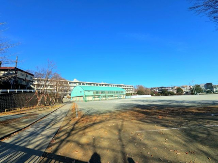 周辺環境 所沢市立山口小学校 西武狭山線下山口駅が近くの小学校でございます。ご近所の評判も良いです！ 750m