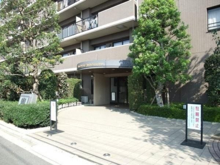 エントランス お手入れの行き届いたエントランスです