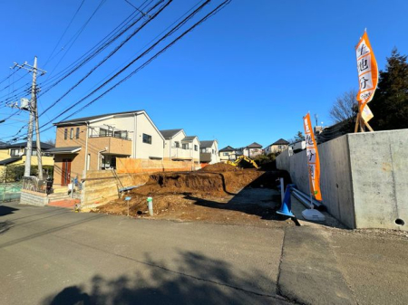 現地土地写真 全3区画　51.88坪の大きな敷地。参考プランなどお気軽にお申し付けください。