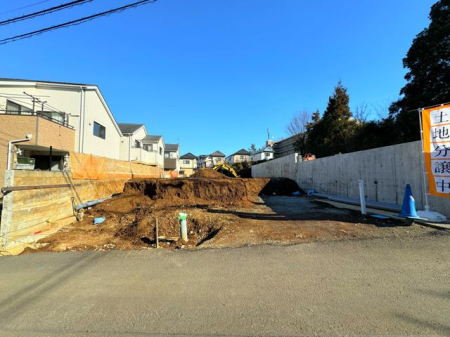 現地土地写真 全3区画　51.88坪の大きな敷地。参考プランなどお気軽にお申し付けください。