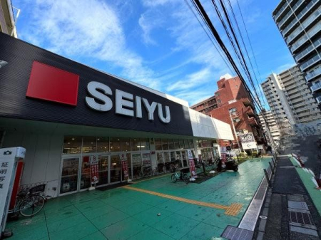 周辺環境 西友西所沢店 徒歩2分。品揃え豊富なスーパーマーケットでございます。近隣の方々でいつも賑わっております。駐車場も広いです。 120m