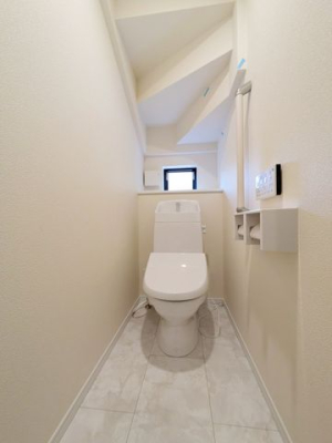 トイレ 清潔感のあるトイレです。もちろんウォシュレット機能付き