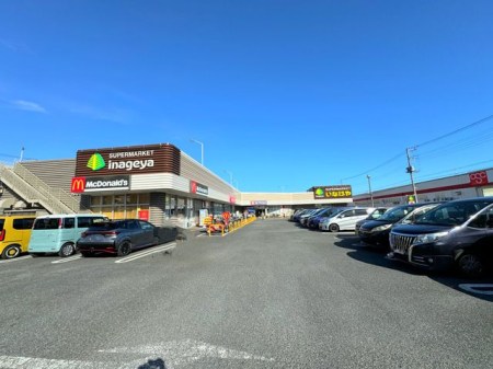 周辺環境 いなげや所沢狭山ヶ丘店 徒歩3分。品揃え豊富なスーパーマーケットでございます。近隣の方々でいつも賑わっております。駐車場も広いです。 200m