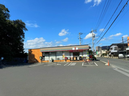 周辺環境 セブンイレブン所沢若狭4丁目店 徒歩3分。24時間営業なので、急なお買い物にも便利です。飲食物や軽い日用品を販売しております。駐車場；有（大型トラック可） 210m