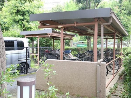 その他 屋根付きの駐輪場