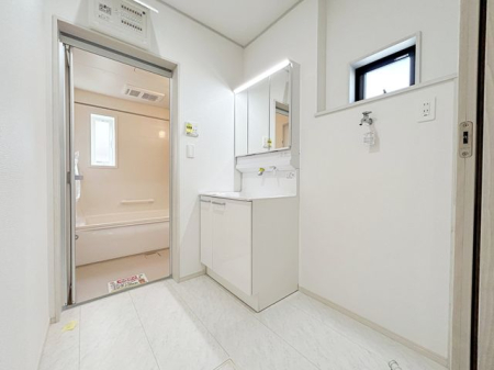 洗面台・洗面所 清潔感のある洗面室