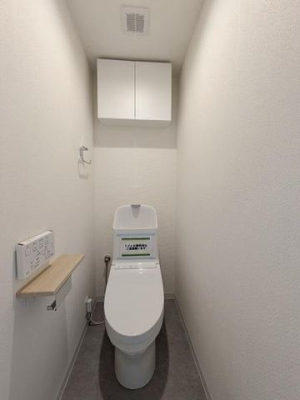 トイレ シンプルな内装のスッキリとしたトイレです