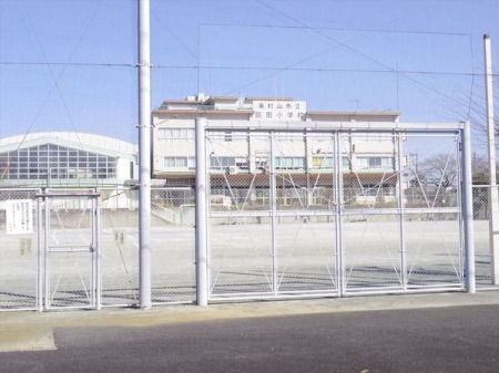 周辺環境 東村山市立回田小学校 徒歩10分。【通学　区域】廻田町全域 多摩湖町一丁目1から21、31から37、二丁目、三丁目、四丁目11の51から57 750m