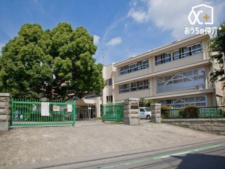 周辺環境 所沢市立清進小学校 徒歩6分。西武新宿線「所沢駅」が最寄りの小学校でございます。ご近所の評判も良いです！ 410m