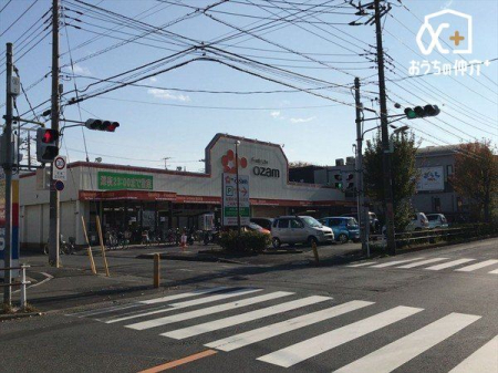 周辺環境 スーパーオザムけやき台店 徒歩2分。品揃え豊富なスーパーマーケットでございます。近隣の方々でいつも賑わっております。駐車場も広いです。 150m