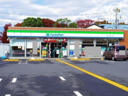 周辺環境 ファミリーマート所沢けやき台1丁目店 徒歩2分。24時間営業なので、急なお買い物にも便利です。飲食物や軽い日用品を販売しております。駐車場；有 110m