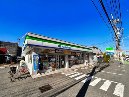 周辺環境 ファミリーマート大原店 徒歩10分。24時間営業のコンビニエンスストア 790m